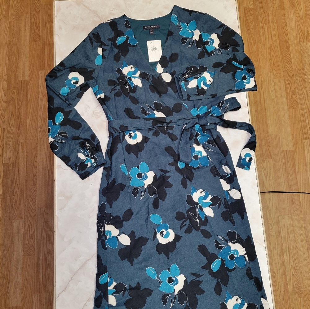 NWT Banana Republic Blue Floral Wrap Dress Size Small Long Sleeve